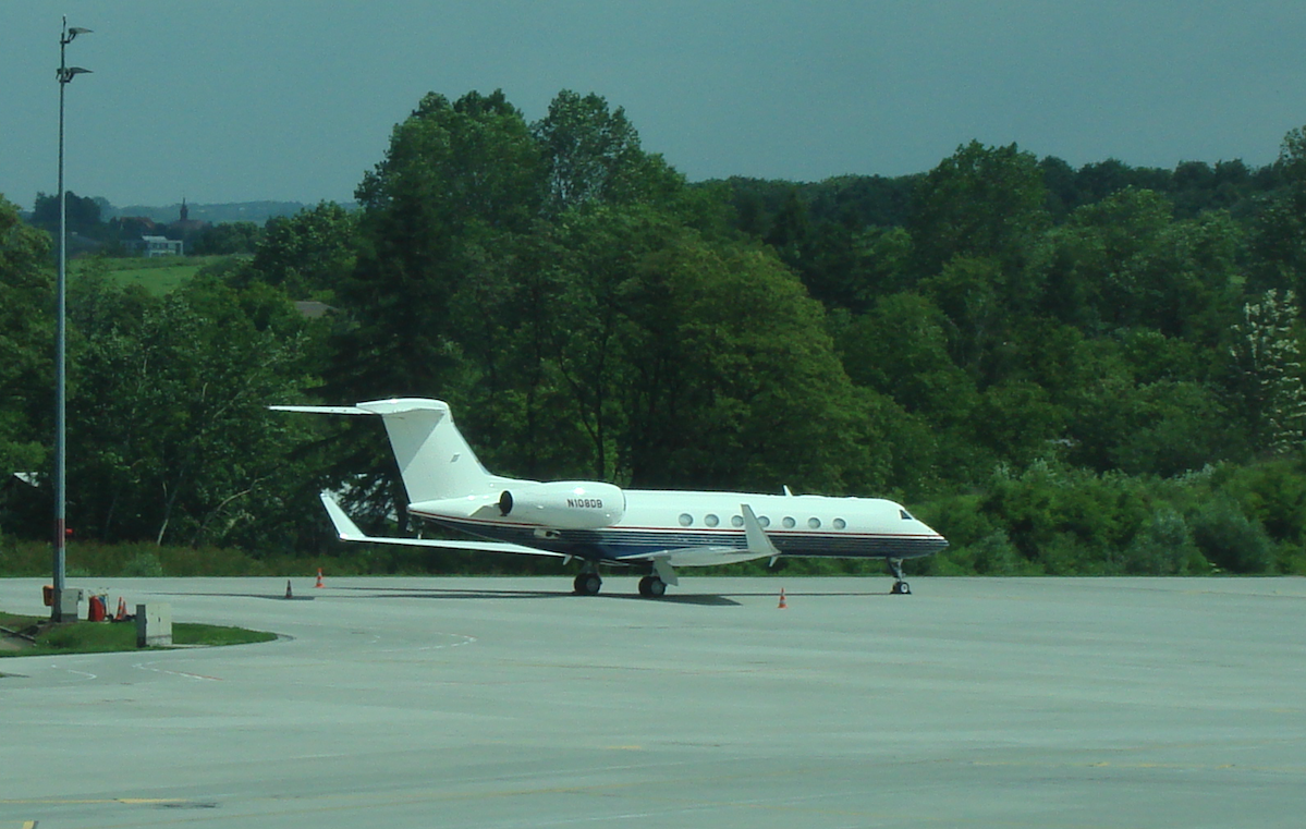 Gulfstream G.650 rejestracja N108DB na Lotnisku Balice. 2009 rok. Zdjęcie Karol Placha Hetman