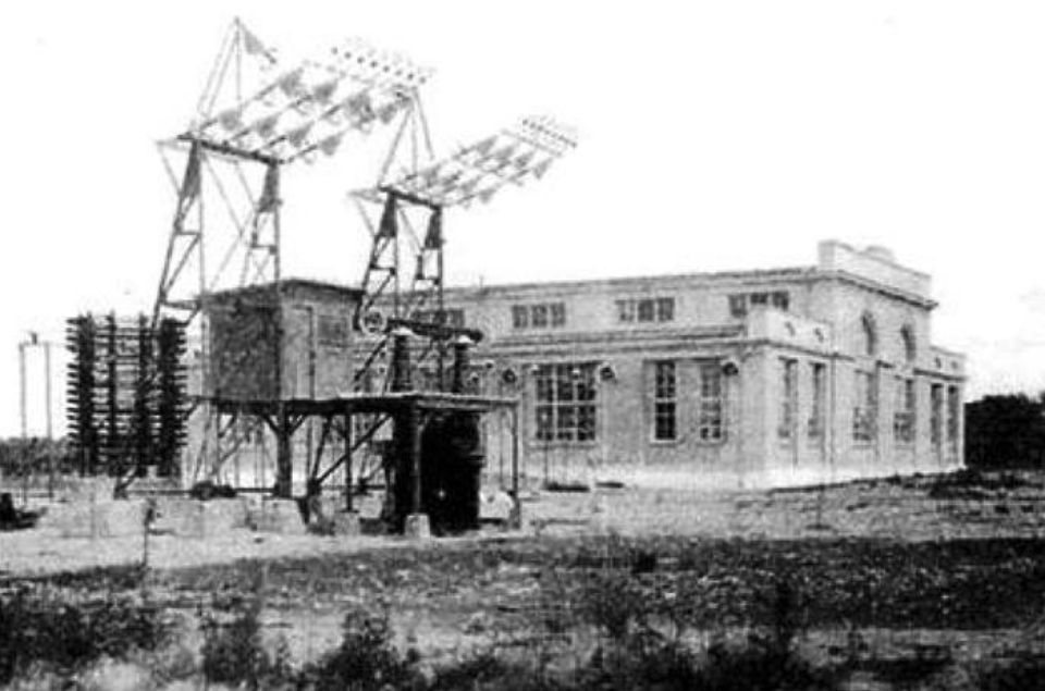 Radiostacja. Budynek nadajnika. 1935 rok. Zdjęcie LAC