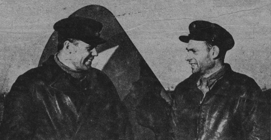 Lejtnant pilot Wasyl Gaszyn i lejtnant pilot Włodzimierz Bojew. 1943 rok. Zdjęcie LAC, muzeum historyczne