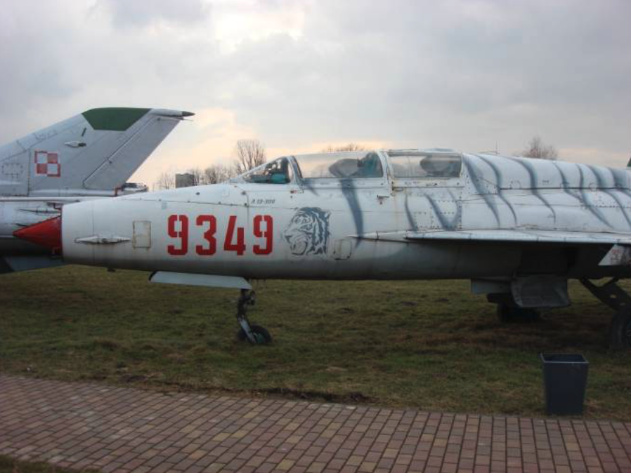 MiG-21 UM nb 9349. 2009 rok. Zdjęcie Karol Placha Hetman