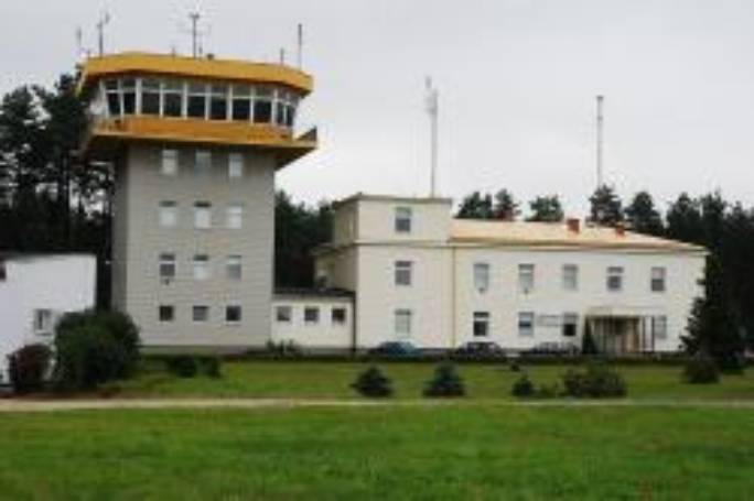 Wieża kontroli lotów i wojskowy port lotniczy. 2008r.