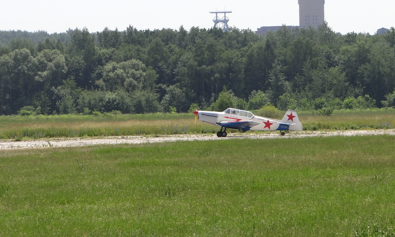 Na RWY samolot Zlin Z-326 słowackiego zespołu Retro Sky Team. Muchowiec 2019 rok. Zdjęcie Karol Placha Hetman