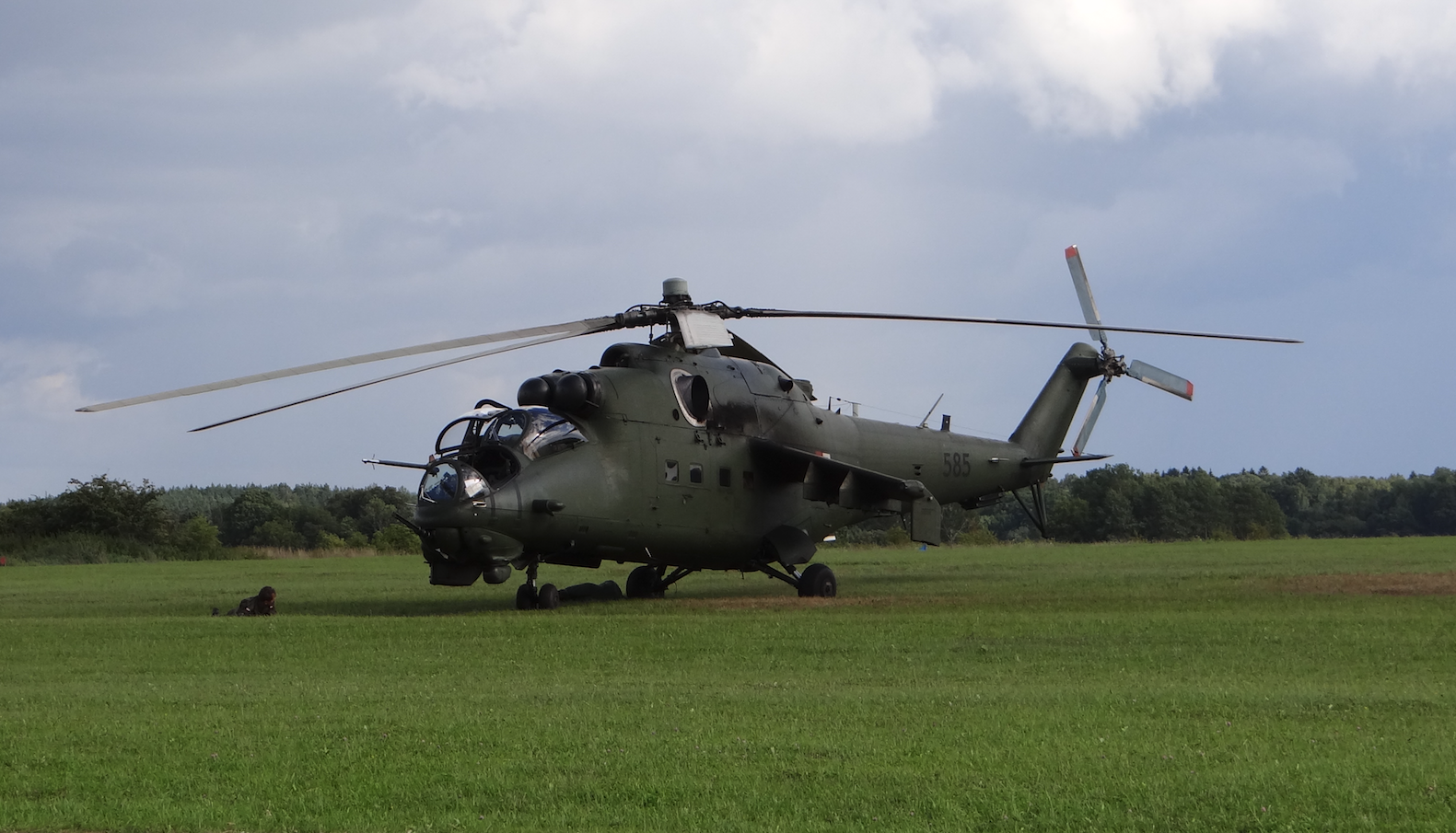 Mi-24 nb 585 z Bazy Pruszcz Gdański. Mazury Air Show 2018. Zdjęcie Karol Placha Hetman