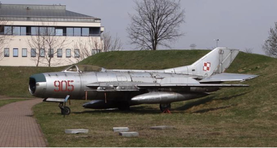 MiG-19 nb 905. Czyżyny. 2012 rok. Zdjęcie Karol Placha Hetman