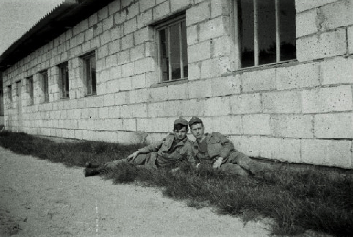 Budynek, który podczas przebazowania 62. Pułku służył jako stołówka i kasyno. Zwykle stał pusty. 1974 rok. Zdjęcie Wojciech Zieliński