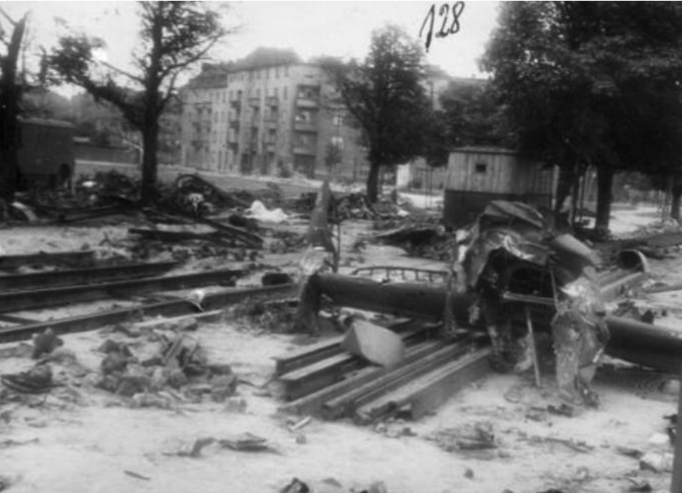 Katastrofa Pe-2 w centrum Poznania w dniu 10 czerwiec 1952 rok. Zdjęcie muzeum historyczne