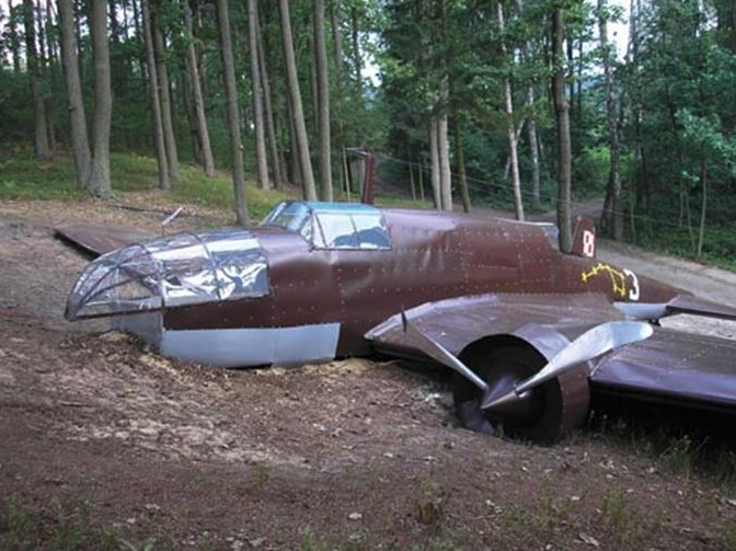 Dłutówek 2009. Replica of the PZL-37 Łoś aircraft. Photo of LAC