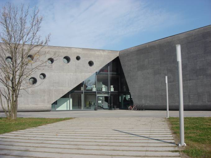 Main entrance to the MLP building. 2010 year. Photo by Karol Placha Hetman