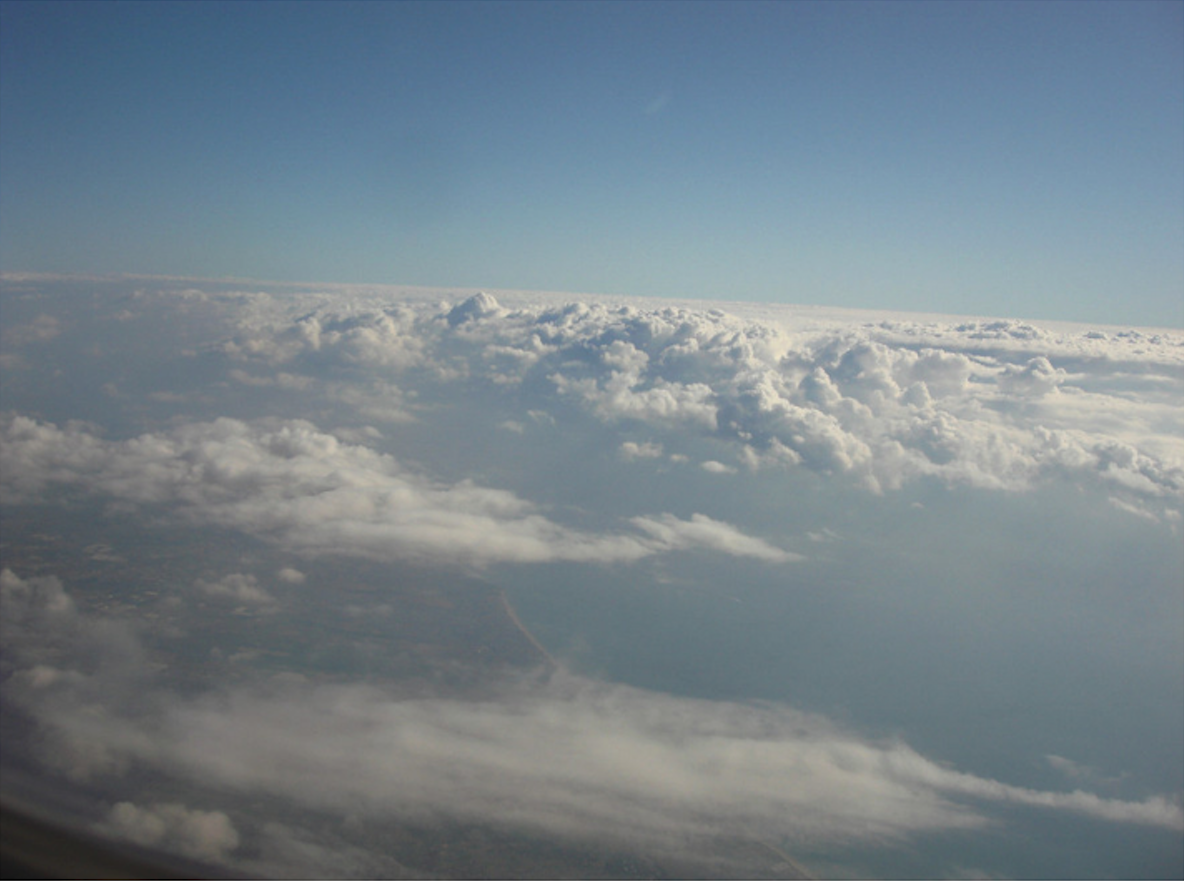 Różne rodzaje chmur. Widok z pułapu 10 000 m, Zdjęcie Karol Placha Hetman
