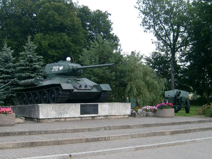 Monument-tank. 2008 year. Photo of LAC