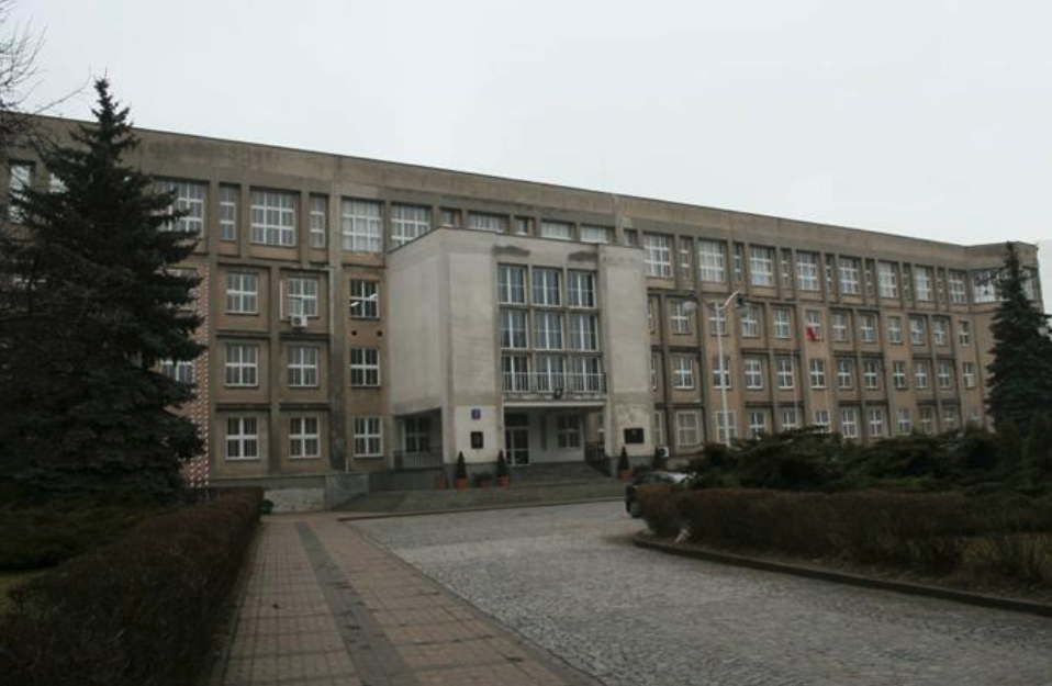 The main building of the Military University of Technology. 2005 year. Photo by Karol Placha Hetman